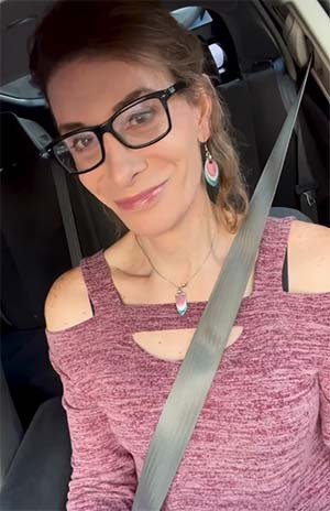 Quirky trans lady looking to meet her match in Helen, GA