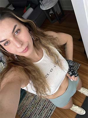 Meet a whimsical MtF trans from Charlotte, NC